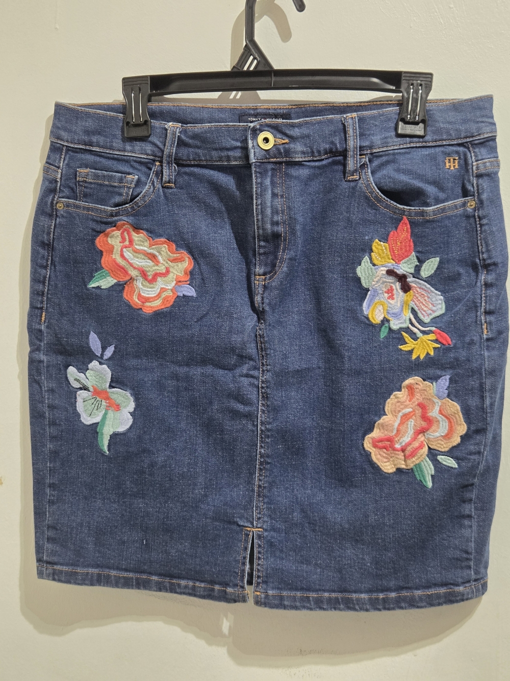 Tommy Hilfiger Embroidered Floral Denim Skirt in Dark Blue